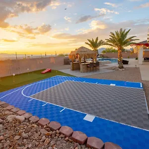 Holiday home 3400 Sqft House W/40ft Heated Pool/spa- Strip View, Las Vegas