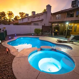 Holiday home 1800 Sqft House W/heated Pool Spa 13min From Strip, Las Vegas